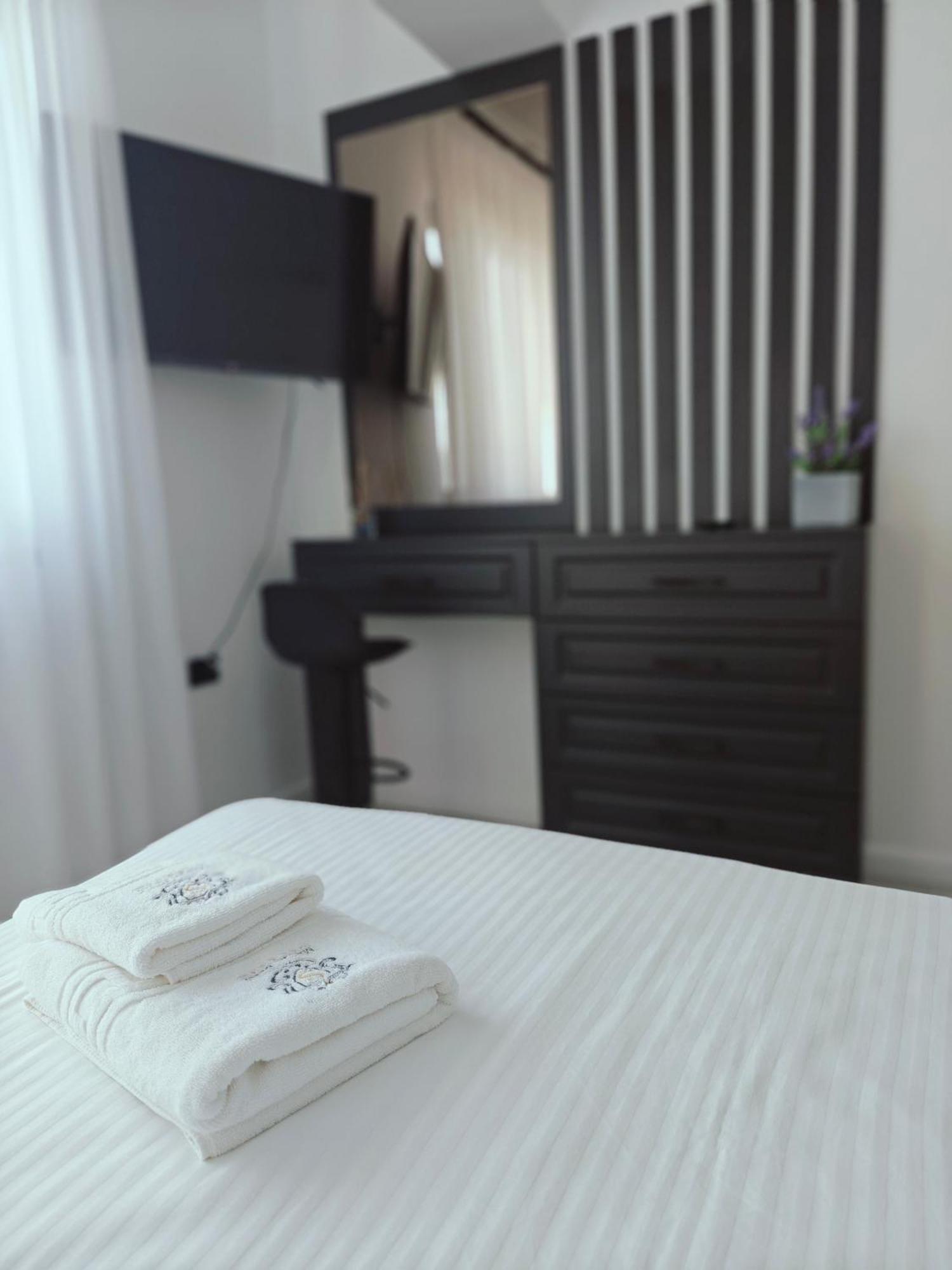 Mamaia Nord Vip Aparthotel Năvodari Εξωτερικό φωτογραφία